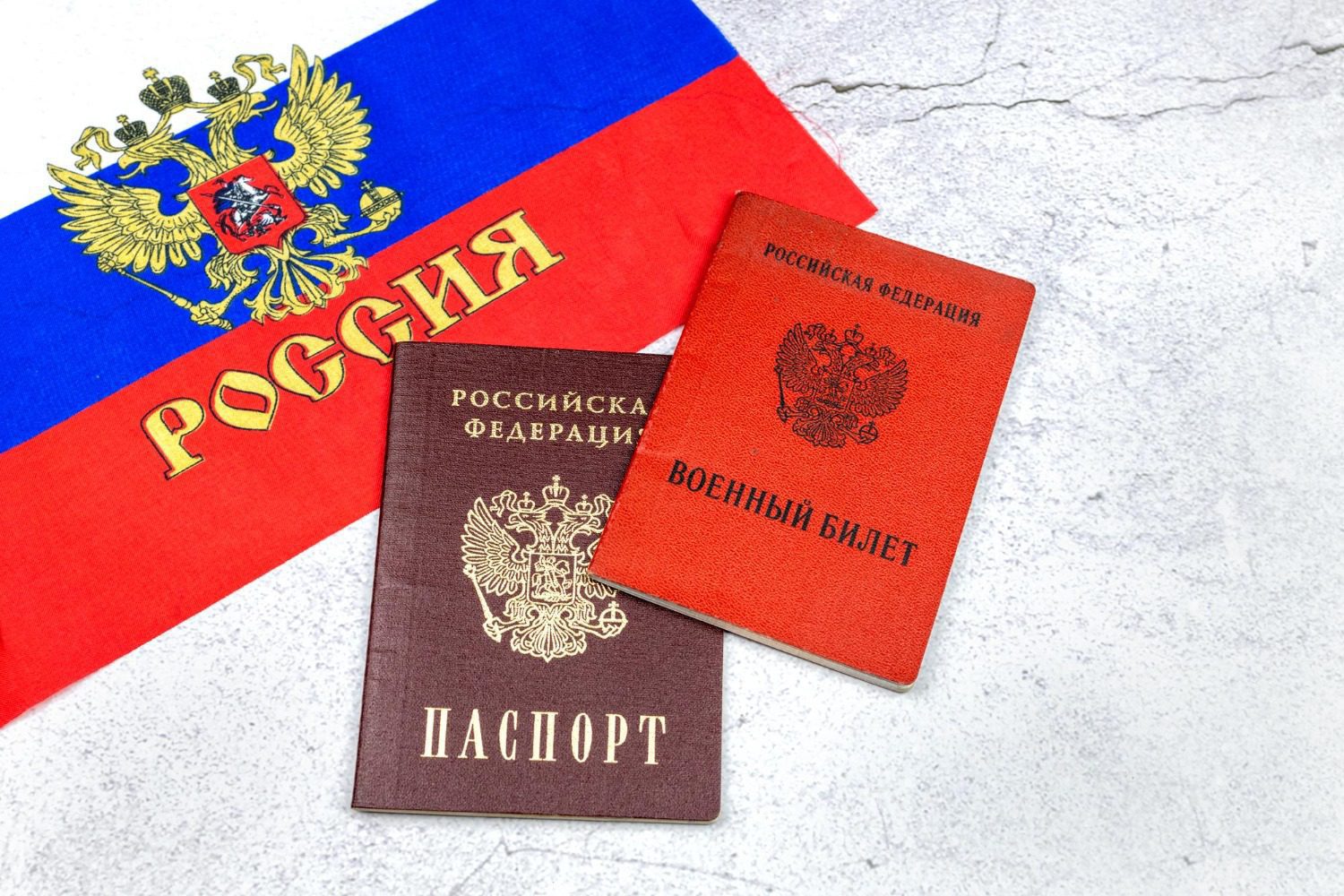 Можно ли оформить загранпаспорт без справки из военкомата