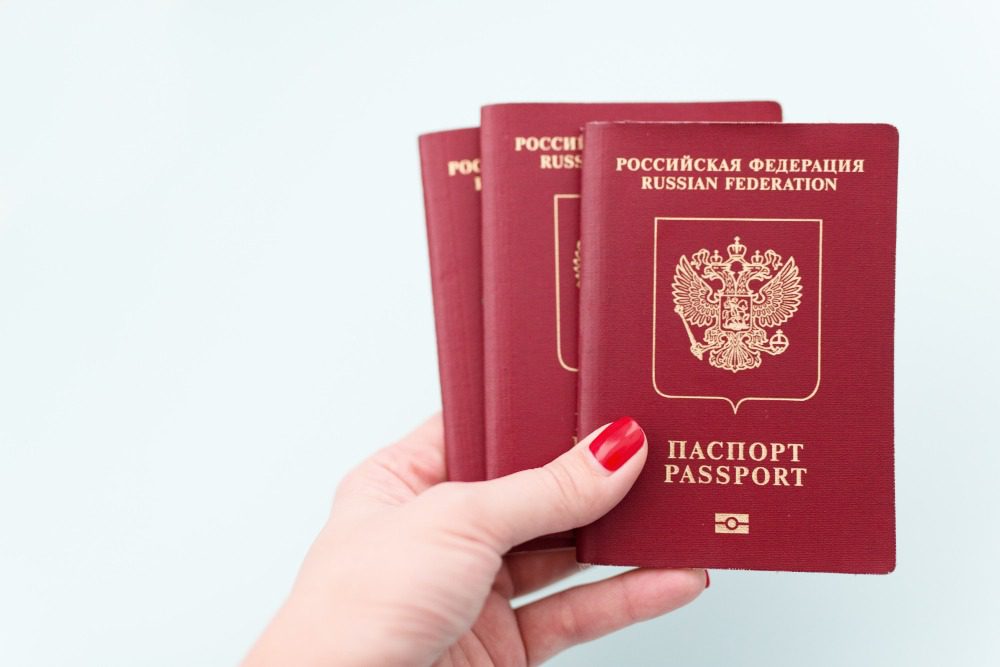 Можно ли оформить загранпаспорт без справки из военкомата