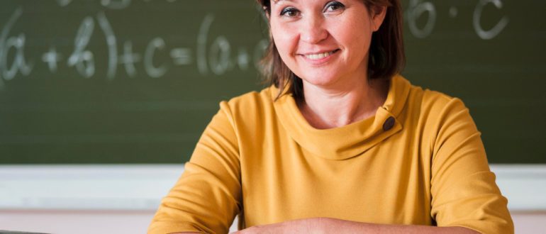 Зарплата учителя в Москве и регионах России в [year] году