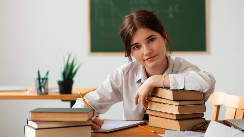 Зарплата учителя в Москве и регионах России в 2026 году