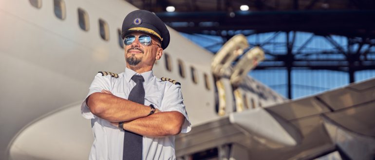 Зарплата пилота гражданской авиации в [year] году