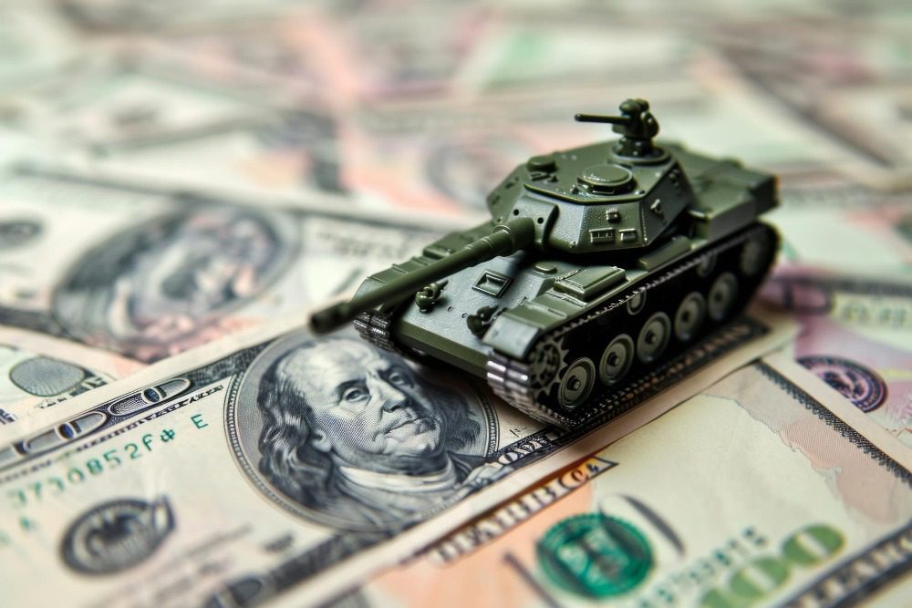 Сколько получают военные в России