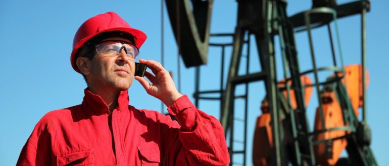 Сколько зарабатывают нефтяники в России в [year] году