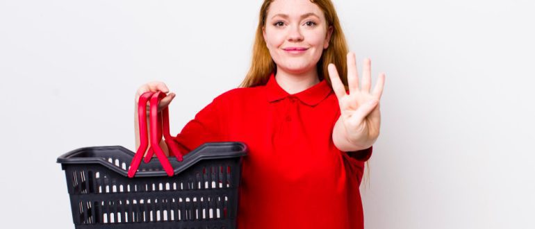 Размеры заработных плат в Пятерочке в Москве и других регионах России