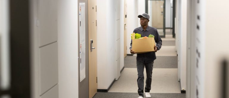 Как пожаловаться на нелегала в РФ в [year] году