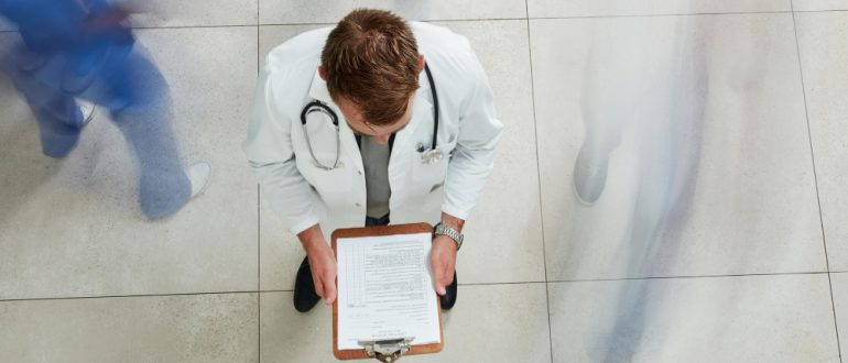 Сколько зарабатывают патологоанатомы в России в [year] году