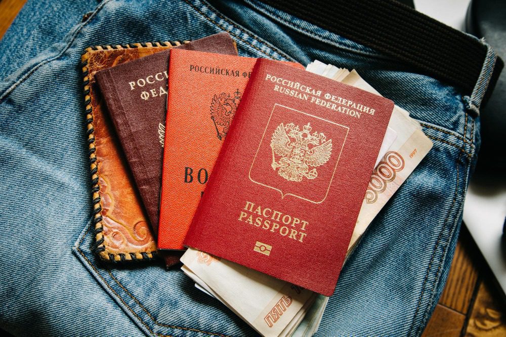 Можно ли получить заграничный паспорт по доверенности