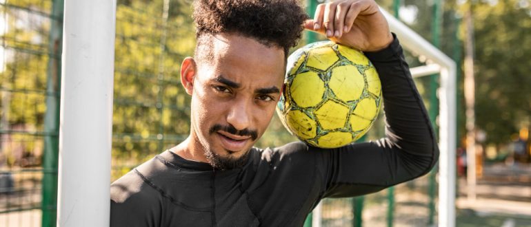 Сколько зарабатывают футболисты ⚽ в России в [year] году