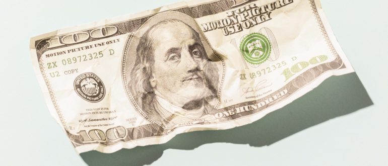 Средняя и минимальная зарплата в США в [year] году